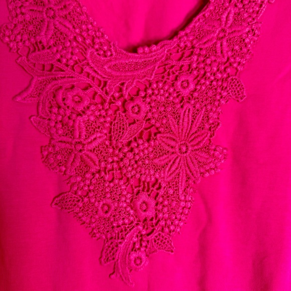 NWOT. Susan Graver v-neck tee size 3X with floral lace design. Pink top - Picture 3 of 8